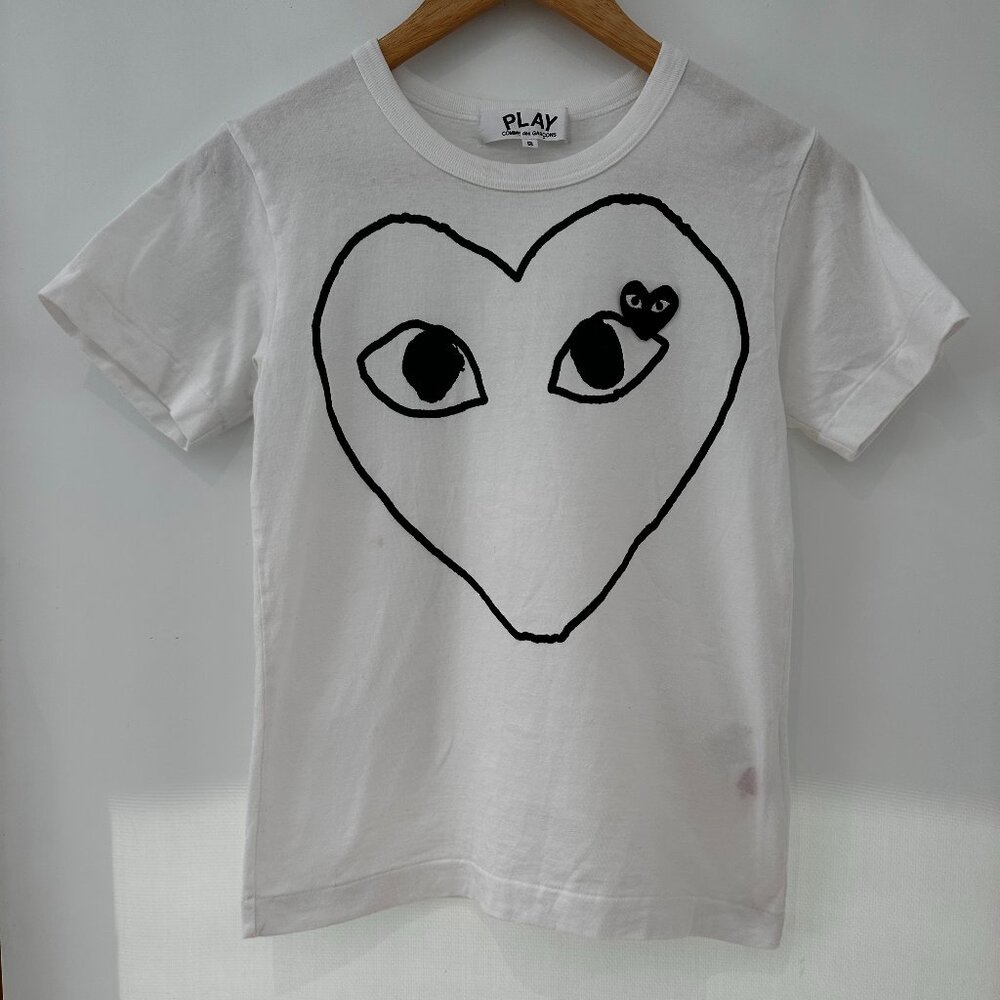 CDG PLAY Embroidered Heart Tee